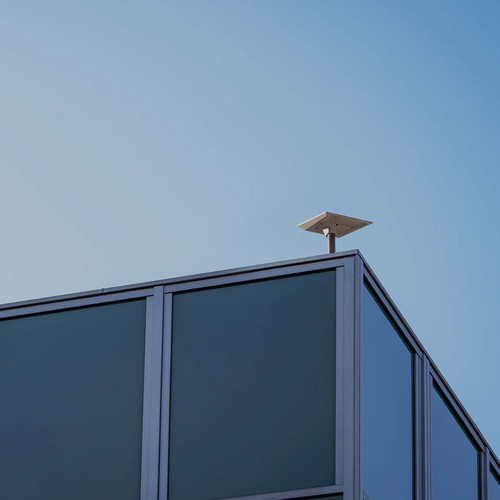 Starlink Performance and Pipe Mount installed on building